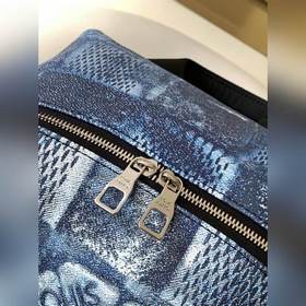 N50060 Рюкзак Discovery из этой коллекциизготовлен из классическо