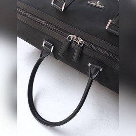Классическая дорожная сумка 1V19S изготовлена из импортной парашю