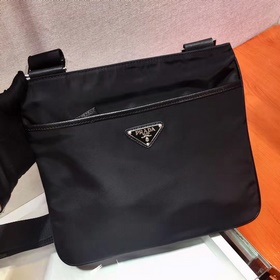 Официальный сайт синхронизирован... Новая версия Prada 2VH053 пос