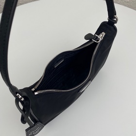 【Высококачественный оригинал】 Новейшая модная сумка Prada с плече