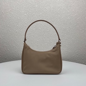 【Высококачественный оригинал】 Новейшая модная сумка Prada с плече
