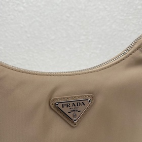 【Высококачественный оригинал】 Новейшая модная сумка Prada с плече