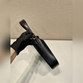 Новая модель Cleo1BC179 Эта сумка через плечо изготовлена из импо