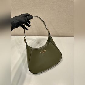 Новая модель Cleo1BC179 Эта сумка через плечо изготовлена из импо