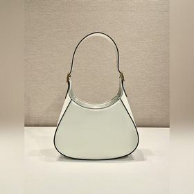 Новая модель Cleo1BC179 Эта сумка через плечо изготовлена из импо