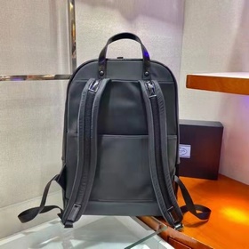 Новый рюкзак 2VZ084 Этот рюкзак изготовлен из переработанного ней