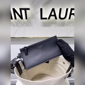 SAlNT LAURENT Новая модель сумки-ведра из парусины. Внутри имеетс