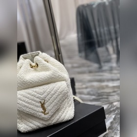 Размеры： 22 × 29 × 15 см Модель： 672609 Шерстяной