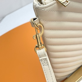 Сумка Saint Laurent 30 см Сумка Saint Laurent с узором из нескол
