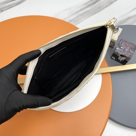Сумка Saint Laurent 30 см Сумка Saint Laurent с узором из нескол