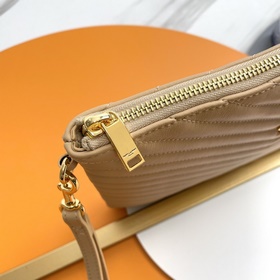 Сумка Saint Laurent 30 см Сумка Saint Laurent с узором из несколь