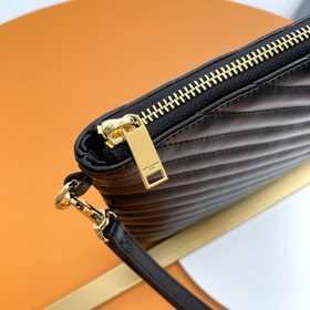 Сумка Saint Laurent 30 см Сумка Saint Laurent с узором из нескол