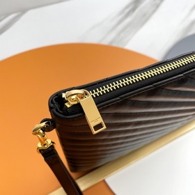 Сумка Saint Laurent 36 см Сумка Saint Laurent с узором из несколь