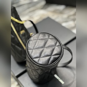 Размеры： 24 × 12 × 12 см Длина кожаного ремня и цепочки： 27 см