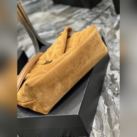 Изготовлено из 100% овечьей кожи, мягкое и нежное на ощупь, созда