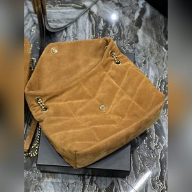 Изготовлено из 100% овечьей кожи, мягкое и нежное на ощупь, созда