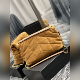 Изготовлено из 100% овечьей кожи, мягкое и нежное на ощупь, созда
