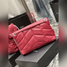Изготовлено из 100% овечьей кожи, мягкое и нежное на ощупь, созда