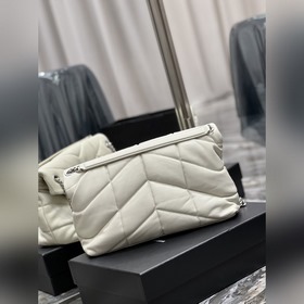 Изготовлено из 100% овечьей кожи, мягкое и нежное на ощупь, созда