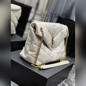 Изготовлено из 100% овечьей кожи, мягкое и нежное на ощупь, созда