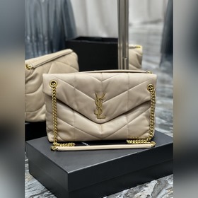 Изготовлено из 100% кожи ягненка, мягкое и нежное на ощупь, созда