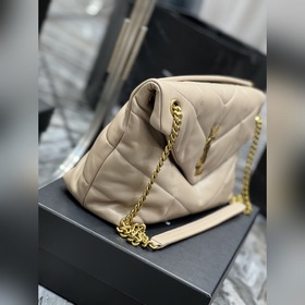 Изготовлено из 100% кожи ягненка, мягкое и нежное на ощупь, созда