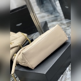 Изготовлено из 100% кожи ягненка, мягкое и нежное на ощупь, созда