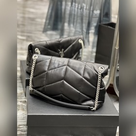 Изготовлено из 100% овечьей кожи, мягкое и нежное на ощупь, созда