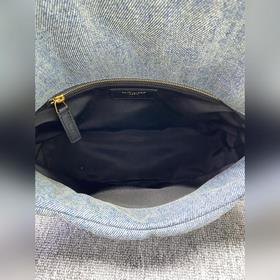 YSL Loulou puffer из джинсовой серии отличается высокой эстетикой