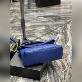Изготовлено из 100% овечьей кожи, мягкое и нежное на ощупь, созда
