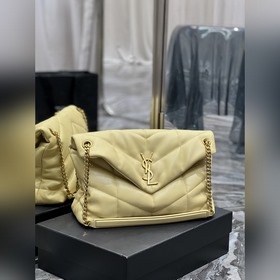 Изготовлено из 100% овечьей кожи, мягкое и нежное на ощупь, созда