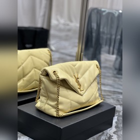 Изготовлено из 100% овечьей кожи, мягкое и нежное на ощупь, созда