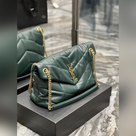 Изготовлено из 100% овечьей кожи, мягкое и нежное на ощупь, созда