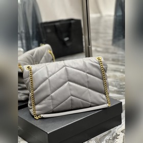Изготовлено из 100% овечьей кожи, мягкое и нежное на ощупь, созда