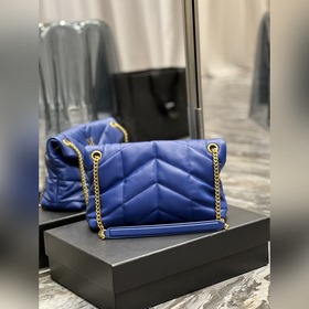 Изготовлена из 100% кожи ягненка, мягкая и нежная на ощупь, созда