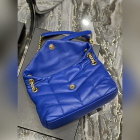 Изготовлена из 100% кожи ягненка, мягкая и нежная на ощупь, созда