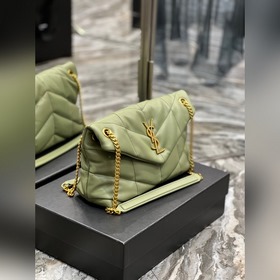 Изготовлено из 100% овечьей кожи, мягкое и нежное на ощупь, созда