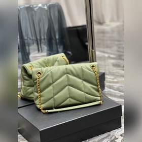 Изготовлено из 100% овечьей кожи, мягкое и нежное на ощупь, созда