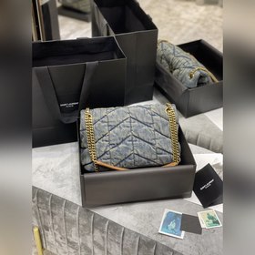 В частности, эта серия джинсовых сумок отличается высокой эстетик