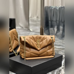 Изготовлено из 100% овечьей кожи, мягкое и нежное на ощупь, созда
