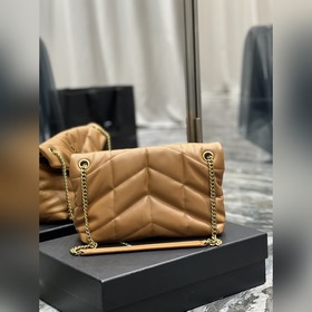 Изготовлено из 100% овечьей кожи, мягкое и нежное на ощупь, созда