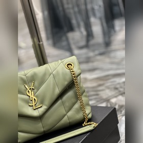 Изготовлено из 100% овечьей кожи, мягкое и нежное на ощупь, созда
