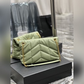 Изготовлено из 100% овечьей кожи, мягкое и нежное на ощупь, созда