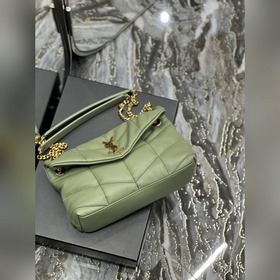 Изготовлено из 100% овечьей кожи, мягкое и нежное на ощупь, созда