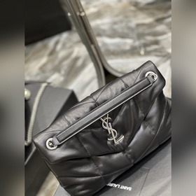 Изготовлено из 100% овечьей кожи, мягкое и нежное на ощупь, созда