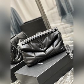 Изготовлено из 100% кожи ягненка, мягкое и нежное на ощупь, созда