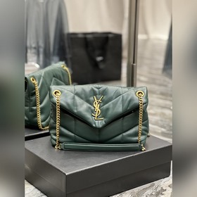 Изготовлено из 100% овечьей кожи, мягкое и нежное на ощупь, созда