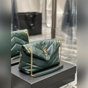 Изготовлено из 100% овечьей кожи, мягкое и нежное на ощупь, созда