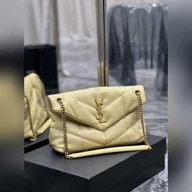 Изготовлена из 100% кожи ягненка, мягкая и нежная на ощупь, созда