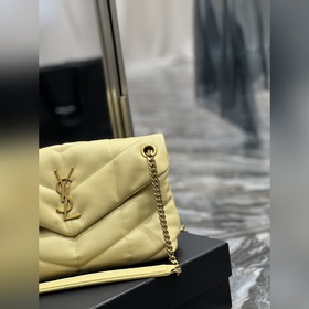 Изготовлена из 100% кожи ягненка, мягкая и нежная на ощупь, созда